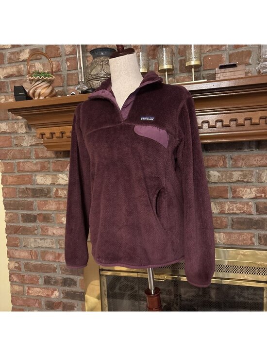 Patagonia Tops - Women’s Patagonia Burgundy Snap Front Sherpa Size Medium